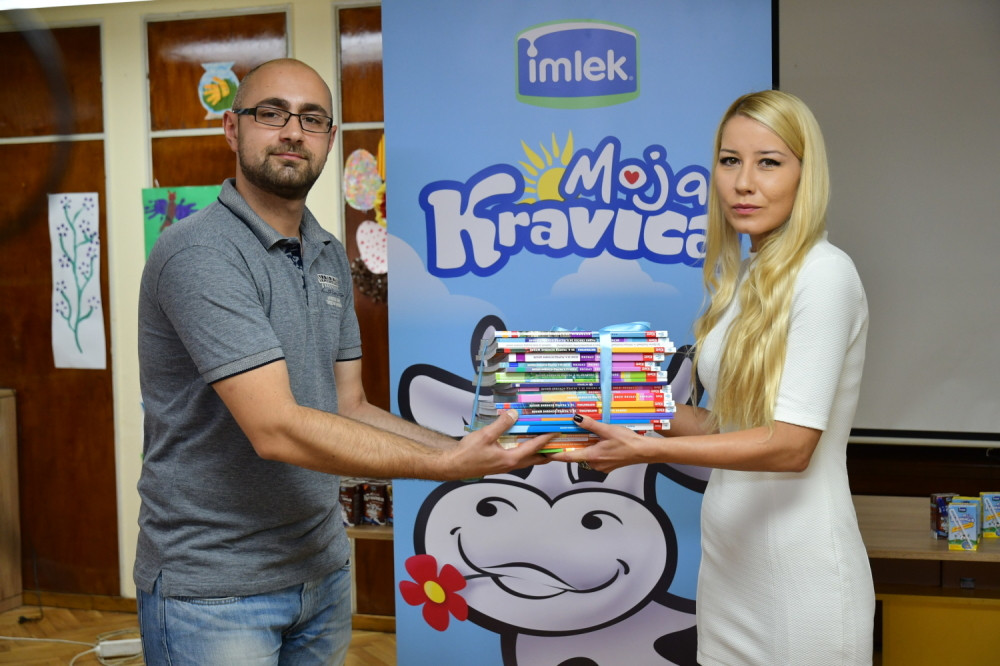 Imlek poklonio udžbenike osnovcima iz Zvečanske