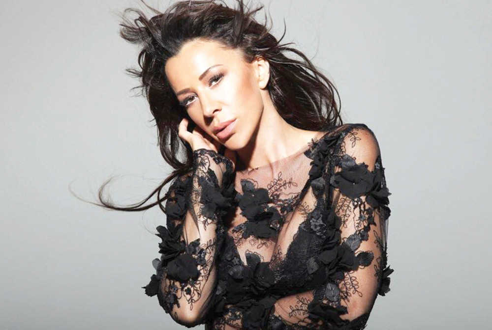 Romana šaputala političaru na uvce (VIDEO)