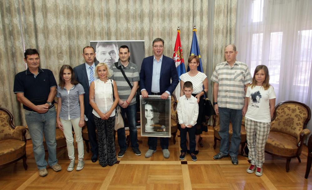 Vučić sa pacijentima koji čekaju transplantaciju