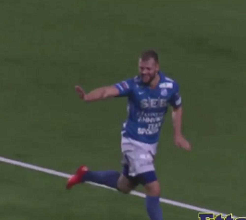 Zbog originalne proslave gola dobio crveni karton (VIDEO)