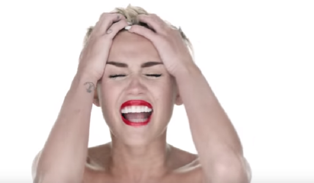 Majli Sajrus priznala da je više privlače ženska nego muška tela (VIDEO)