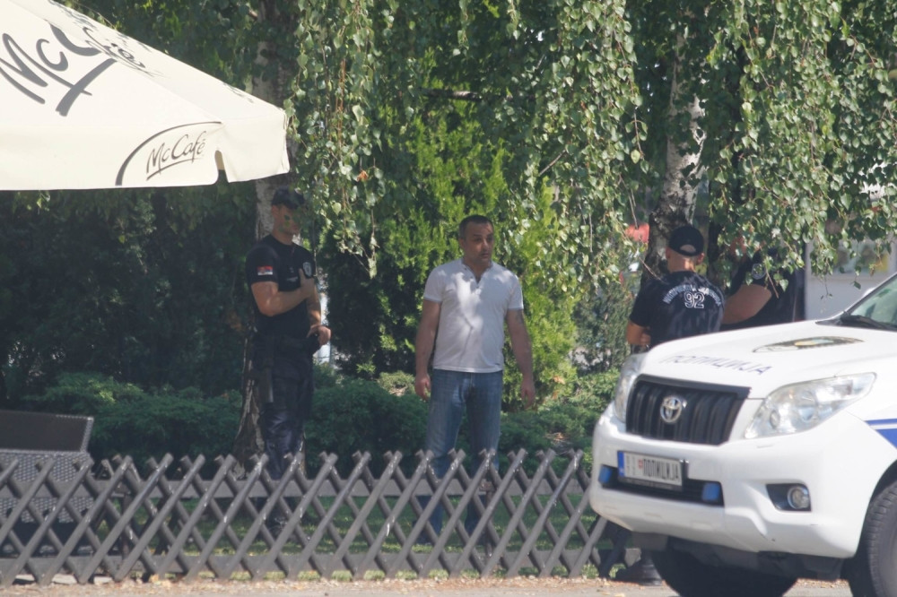 Bacio sedam molotovljevih koktela na "Mek" (FOTO i VIDEO)