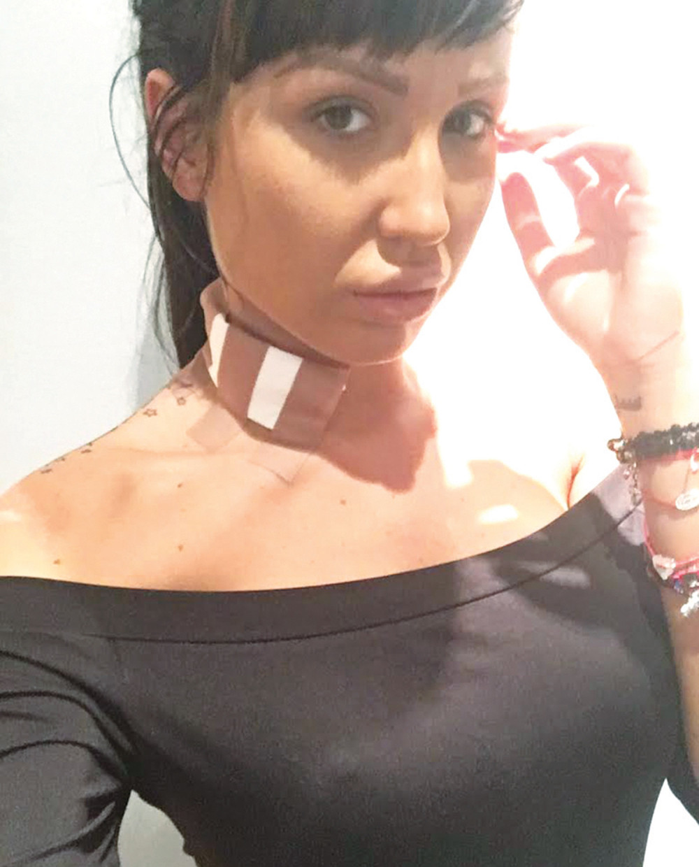 Tijanu klali na kafanskom stolu