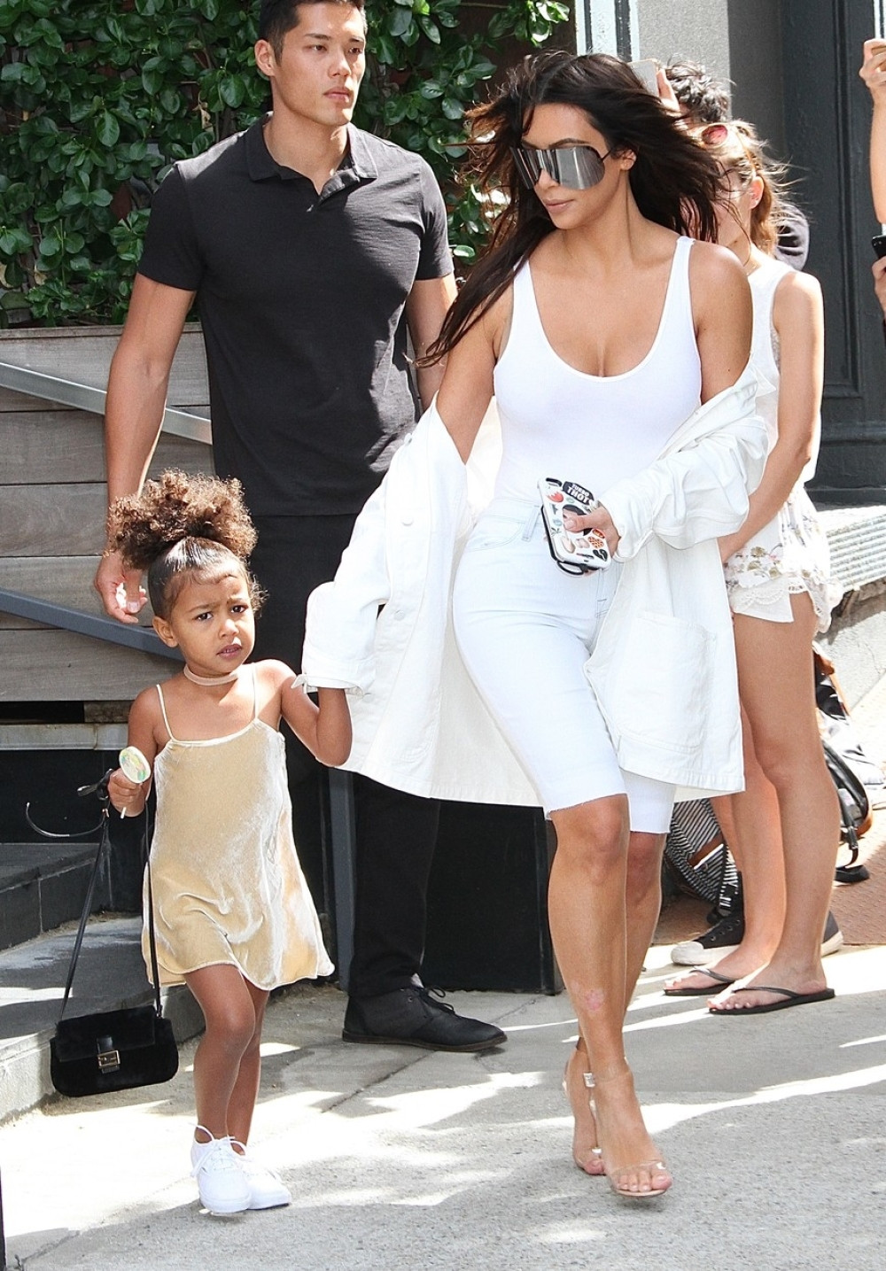 Kim Kardašijan objavila prvu fotku ćerke Čikago!