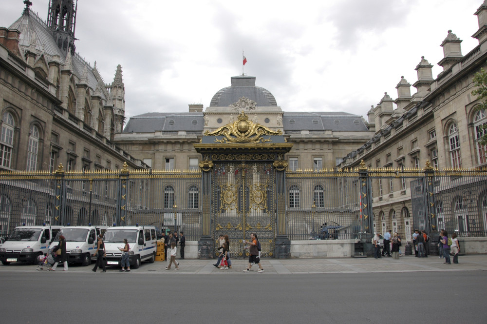 SAD špijunirale Jelisejsku palatu