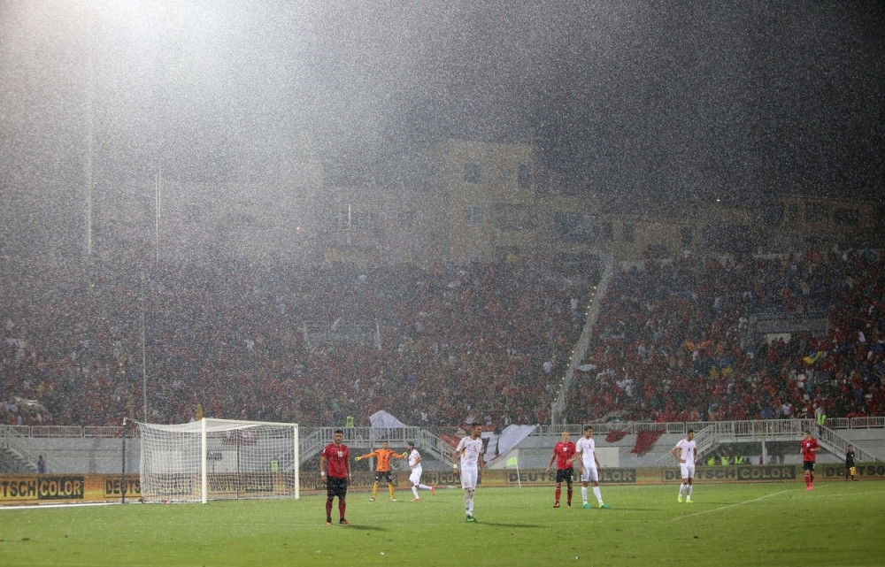 Albanci napali Makedonce zbog "tri prsta" (VIDEO)