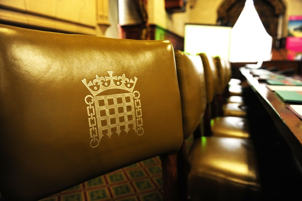 Poslanik podneo ostavku jer je zakasnio na sednicu parlamenta!