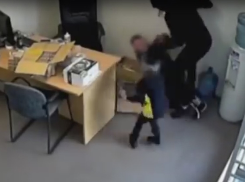 Devojčica (6) napala lopova naoružanog sekirom! (VIDEO)