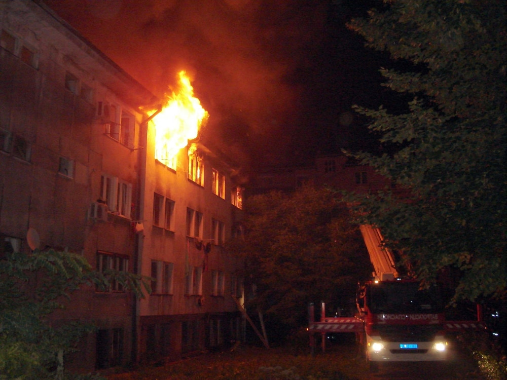 U požaru u Nišu četvoro povređenih (FOTO i VIDEO)