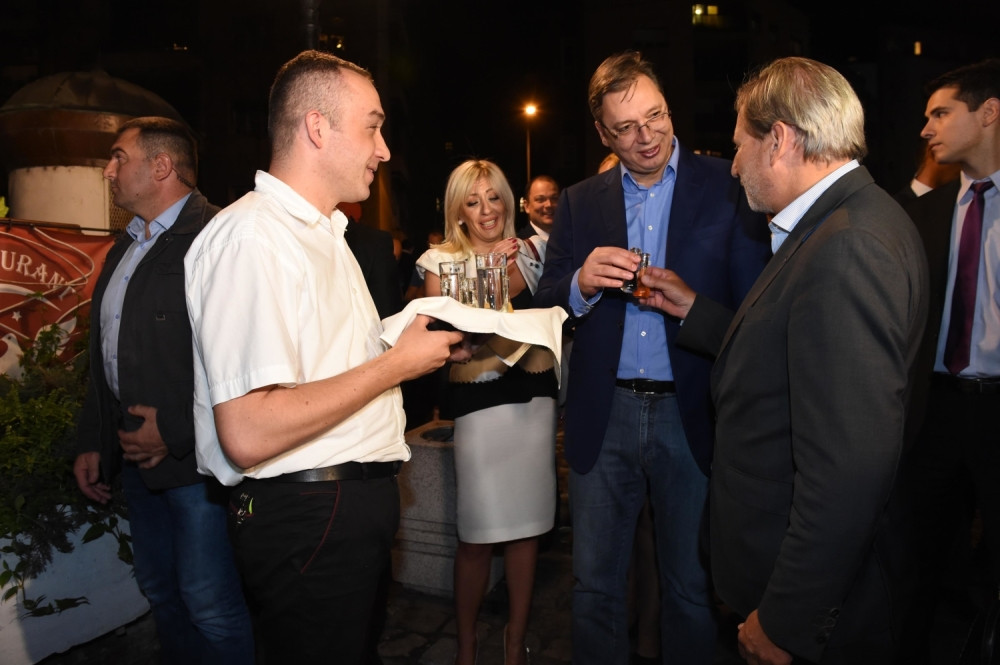 Han pijuckao rakiju iz čokanja