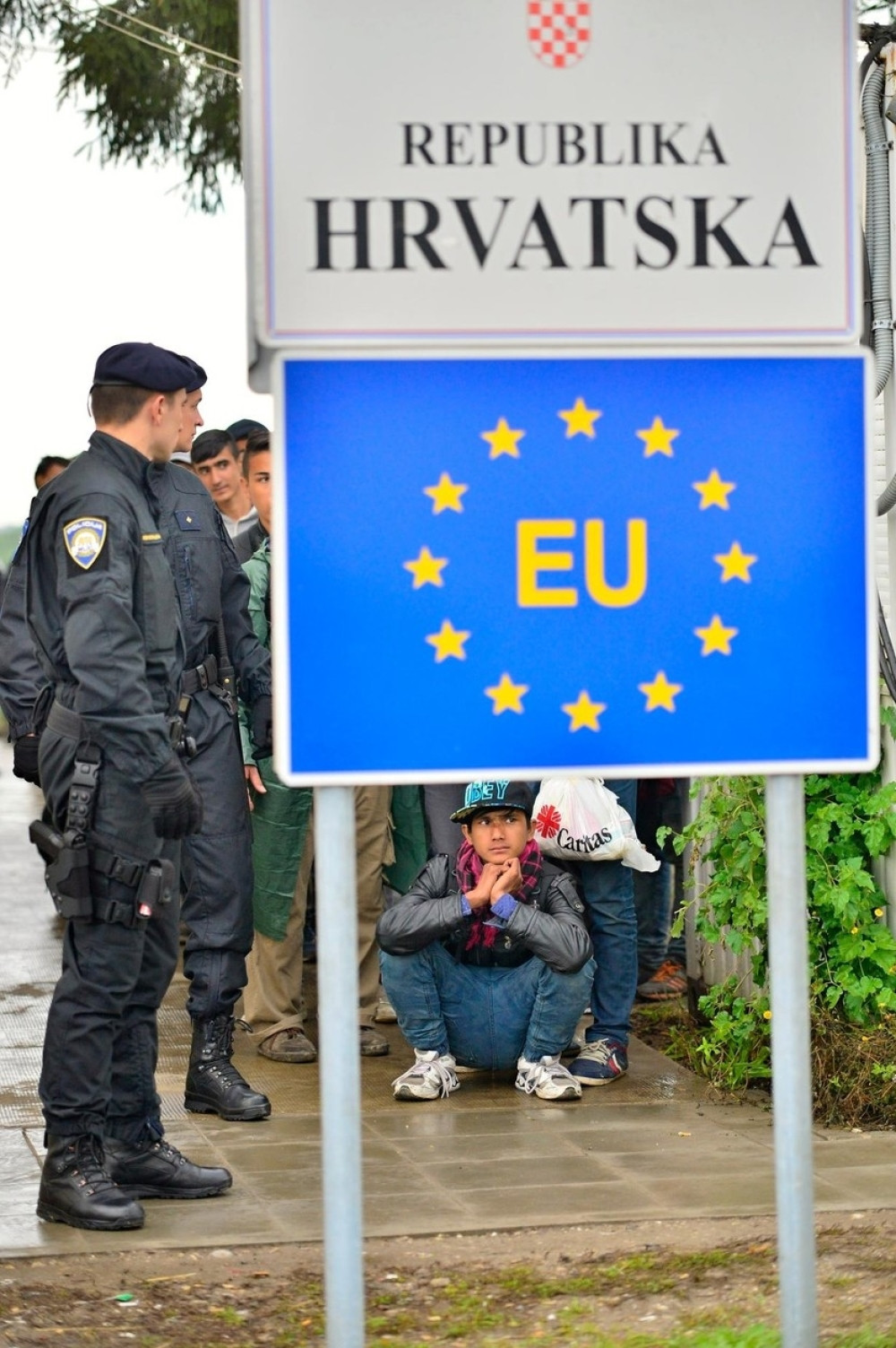 Hrvatska na granici sa Bosnom podiže ogradu sa šiljcima! Migranti moraju biti zaustavljeni