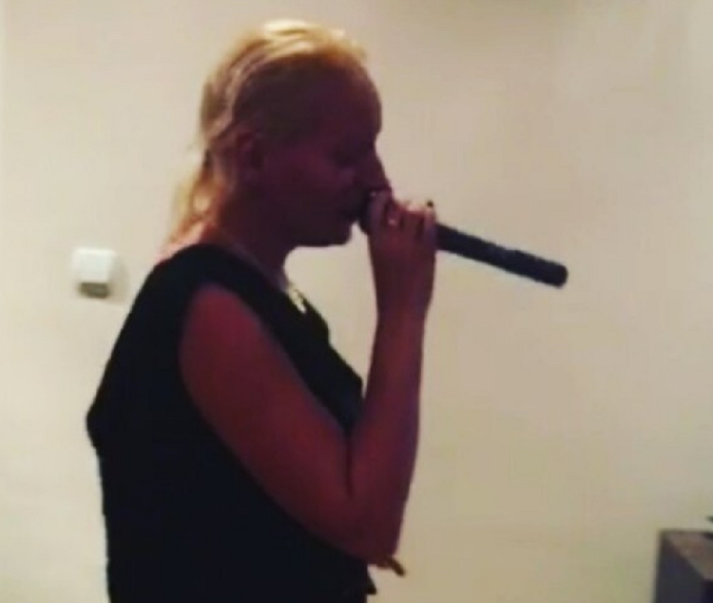 I porno glumica ode u pevačice (VIDEO)