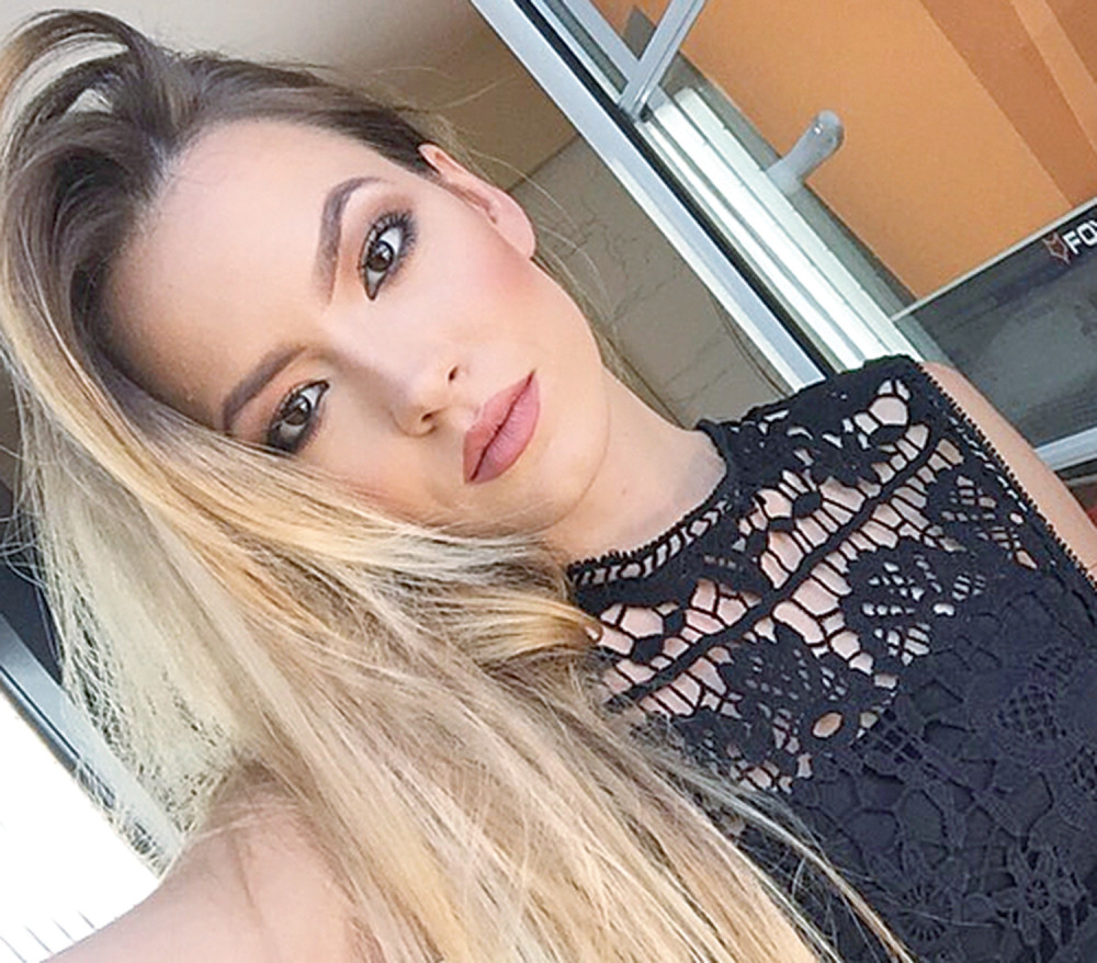 Ksenija pokazala dekolte do pupka