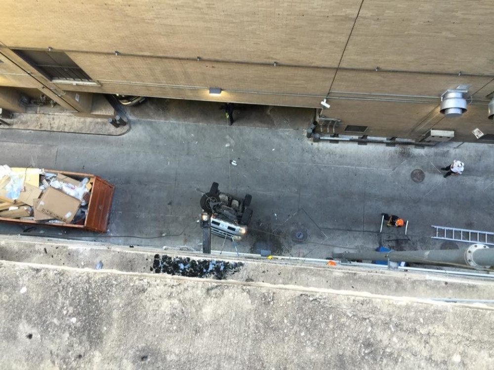 Nije joj bilo spasa! Beživotno telo devojke pronađeno na krovu garaže!