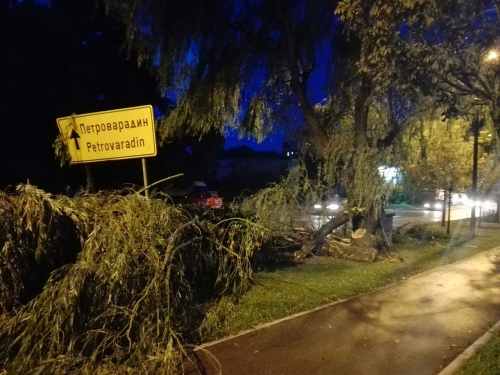 Jako nevreme zahvatilo Novi Sad (FOTO+VIDEO)