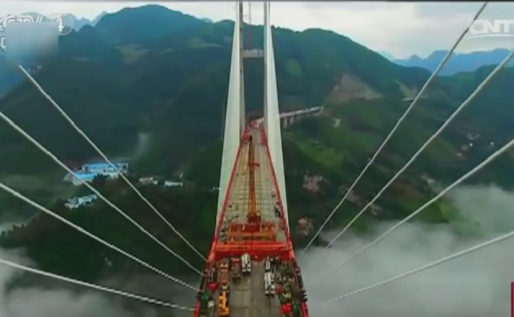 Sastavili most visok 565 metara! (VIDEO)