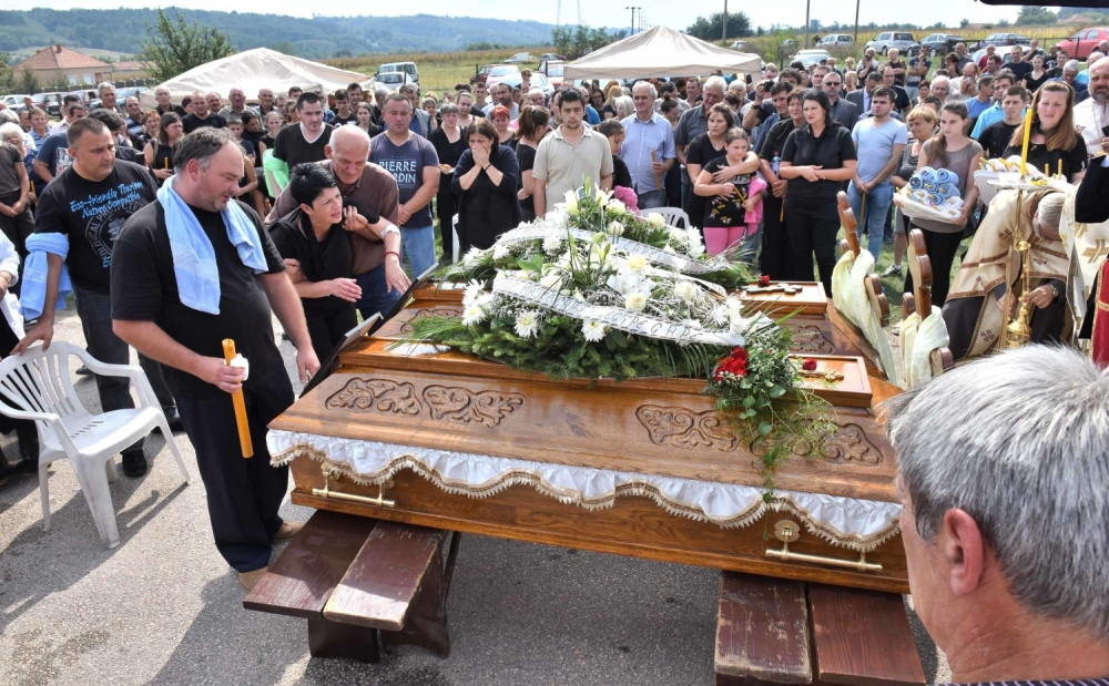 "Oči moje, ne dam vas, hoću ja u zemlju!"