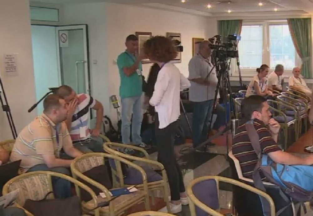 Novinari ne smeju da izlaze iz "SC Teleoptik"