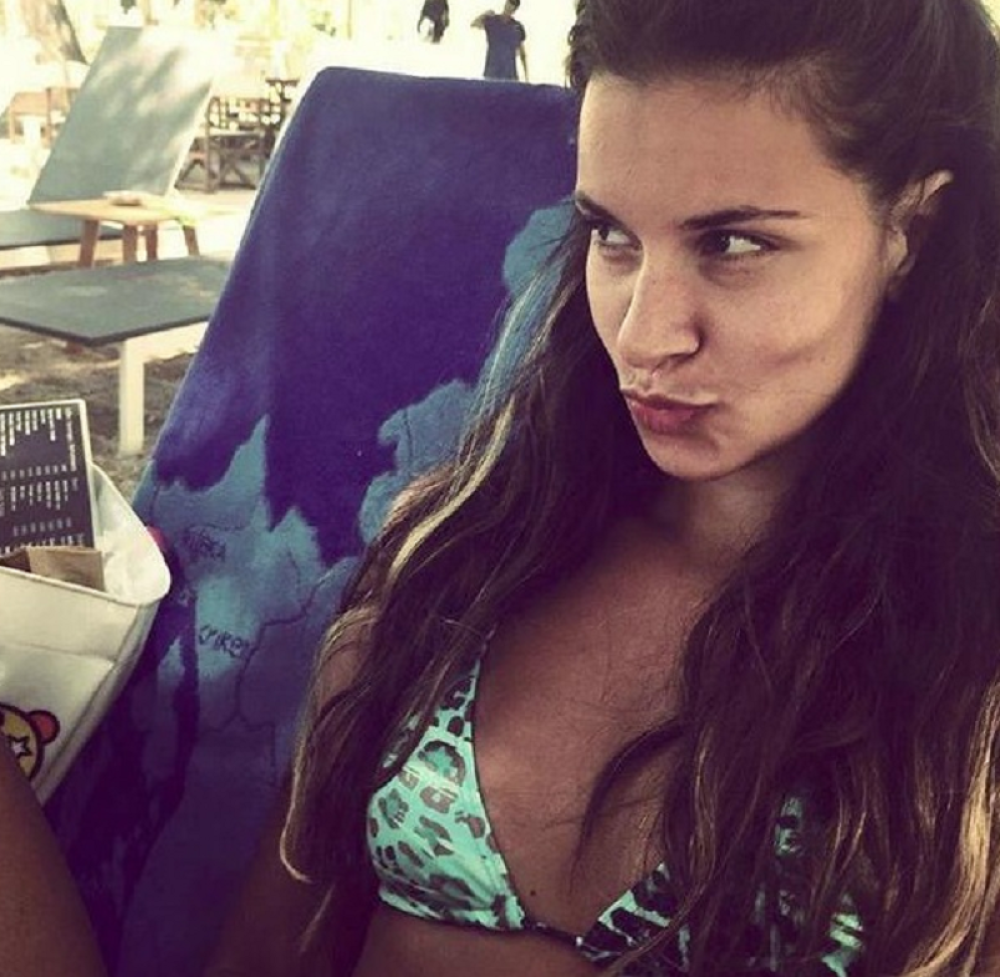 Dragana Kosjerina se pojavila u vatreno crvenoj haljini i sve oborila sa nogu, u ovako s*ksi izdanju je nikada niste videli (FOTO/VIDEO)