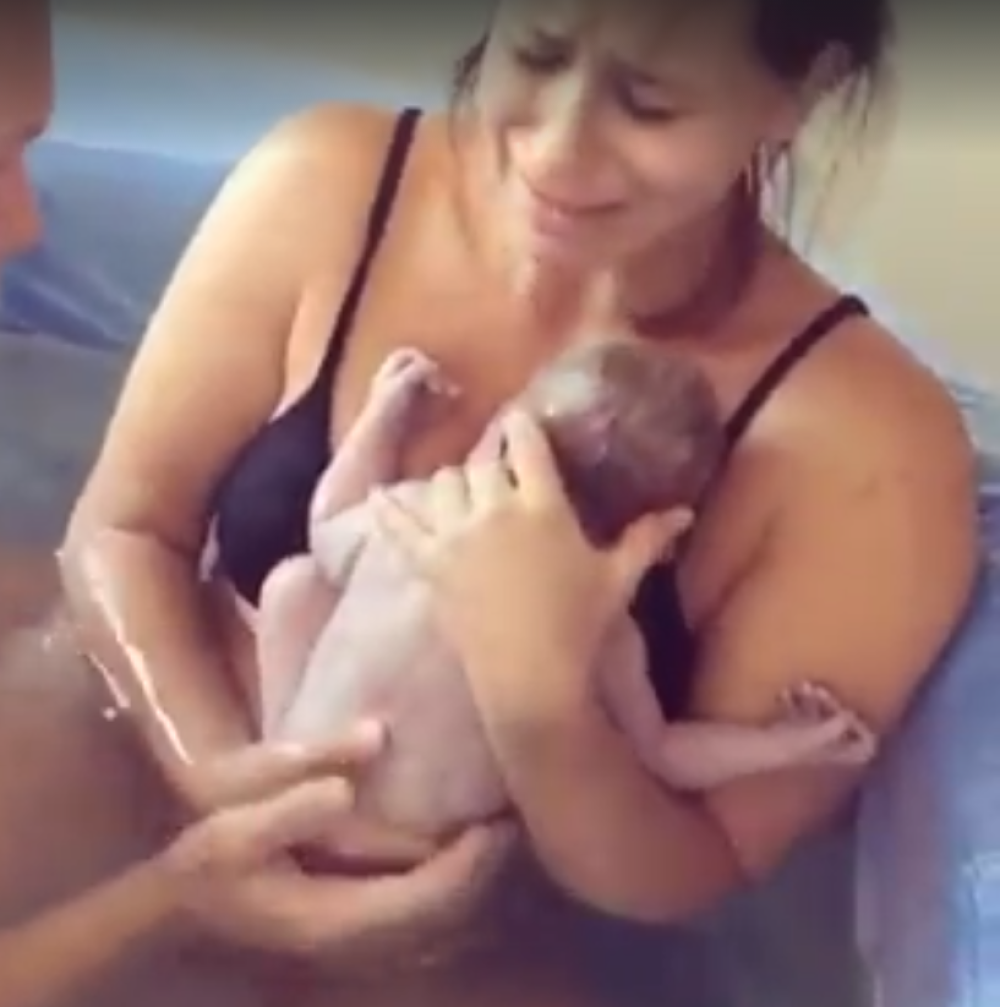 Čudesni porođaj u vodi (VIDEO)
