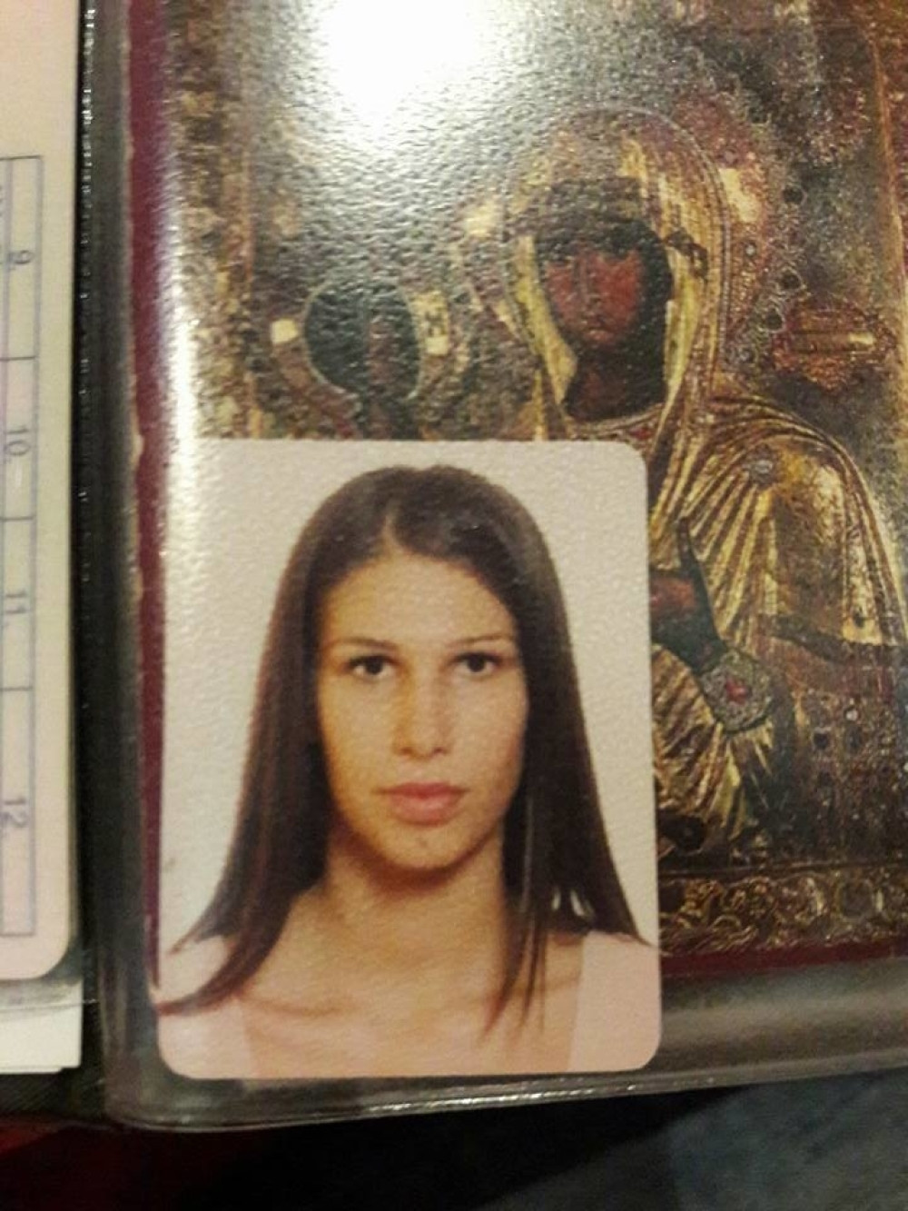 Da li poznajete ovu devojku? (FOTO)