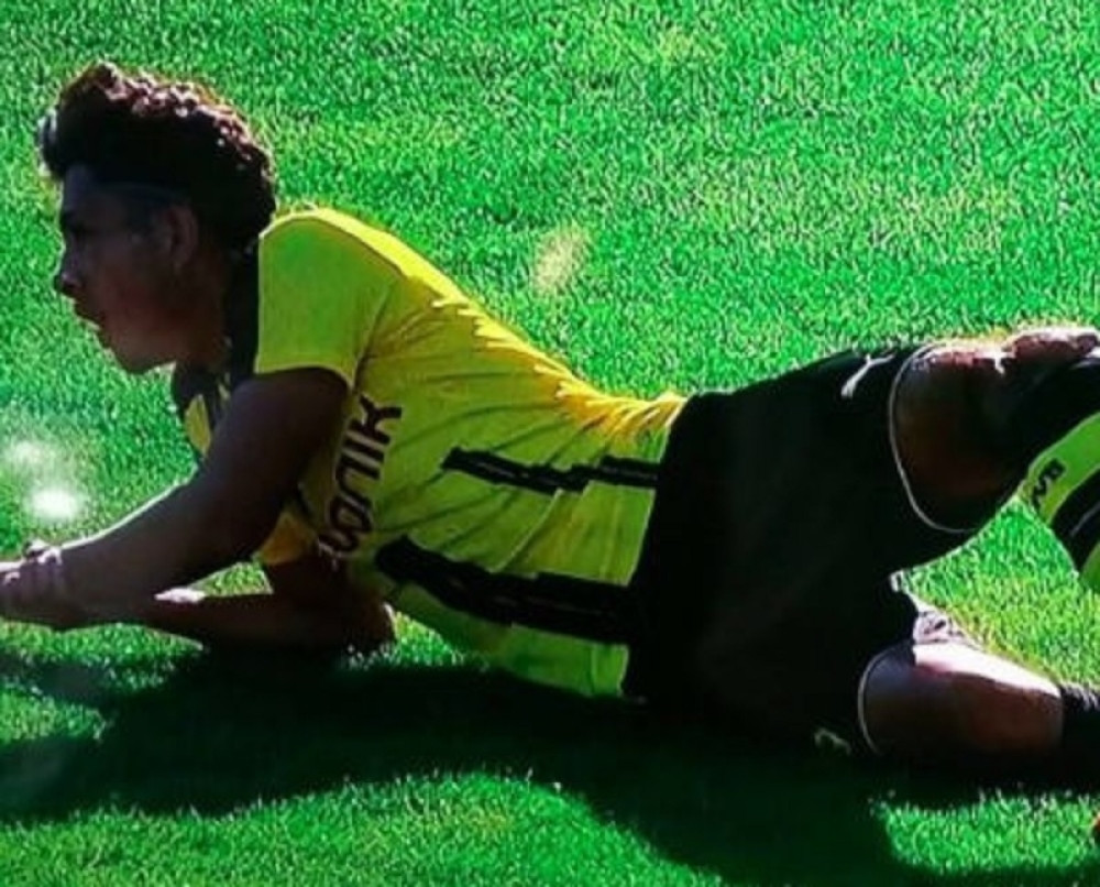 Stravičan prelom noge fudbalera Dortmunda (UZNEMIRUJUĆI VIDEO)