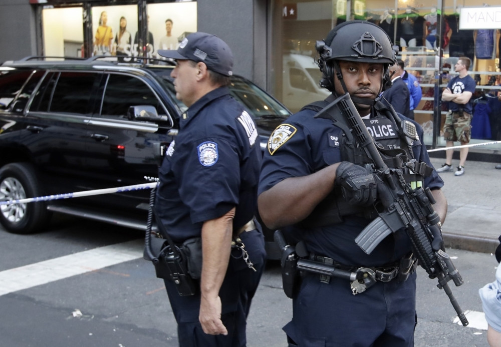 Pucnjava ispred crkve Svetog Jovana, ima ranjenih (VIDEO)