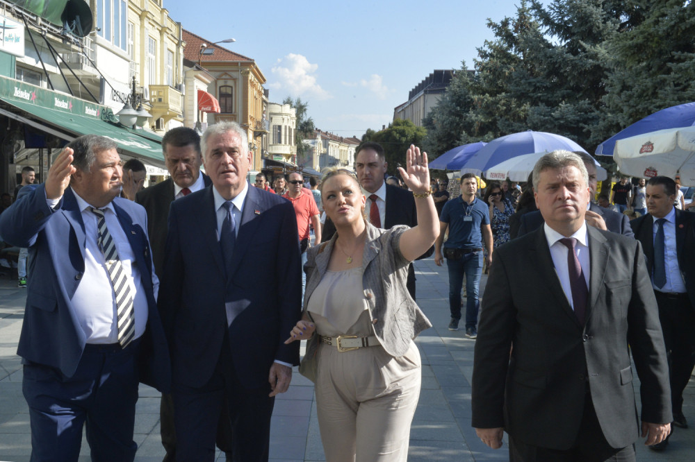 Nikolić razgovarao o migrantima sa Ivanovim