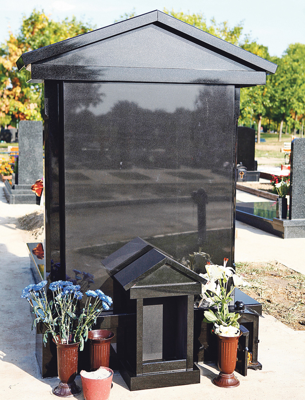 Ukrali spomenik sa Novog groblja!