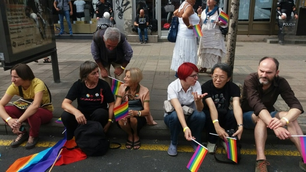 „Žene u crnom“ napale Vučića!