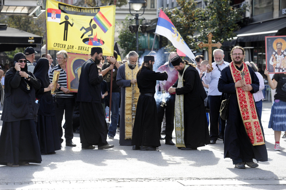 Popovi okadili centar Beograda (FOTO GALERIJA)