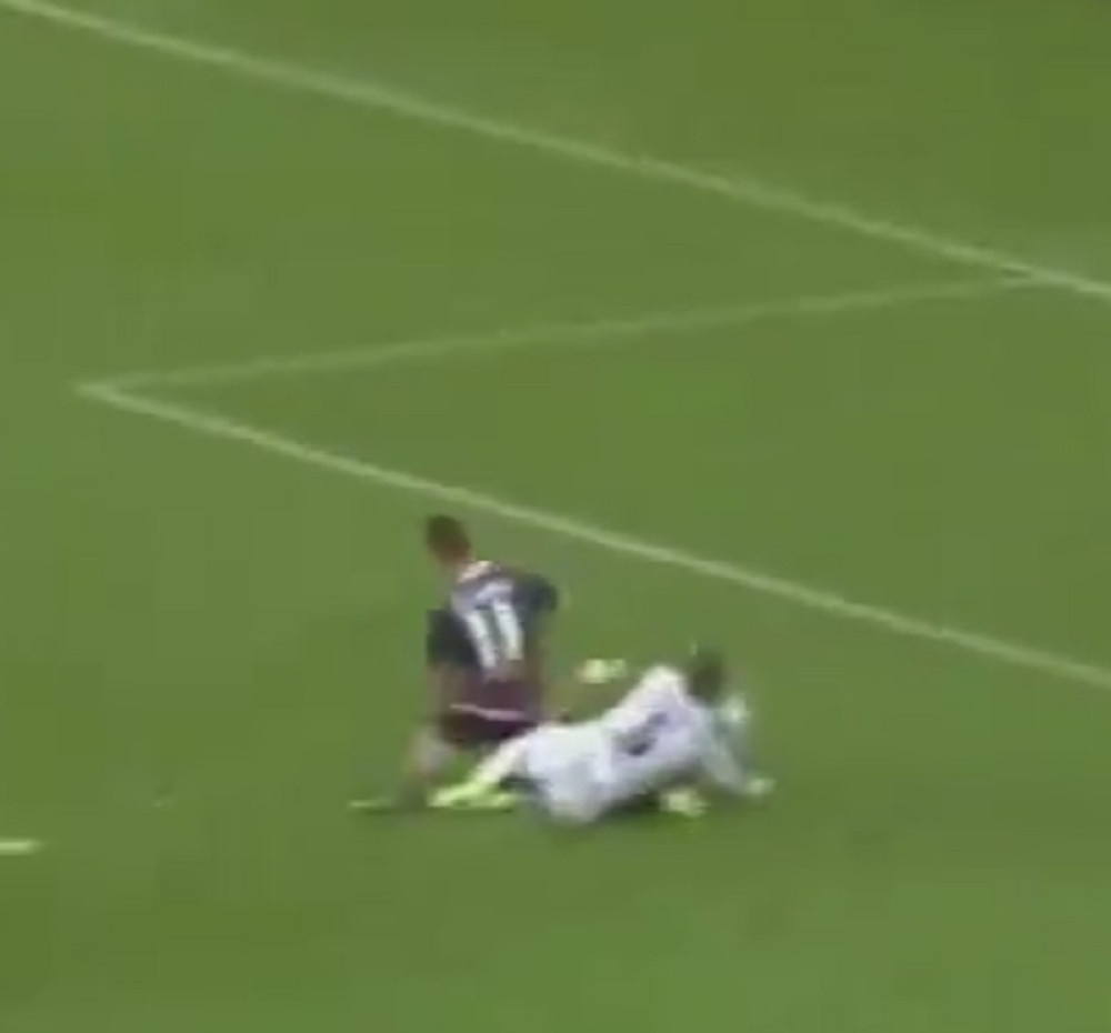 Rajkovića nokautirao sopstveni golman (VIDEO)