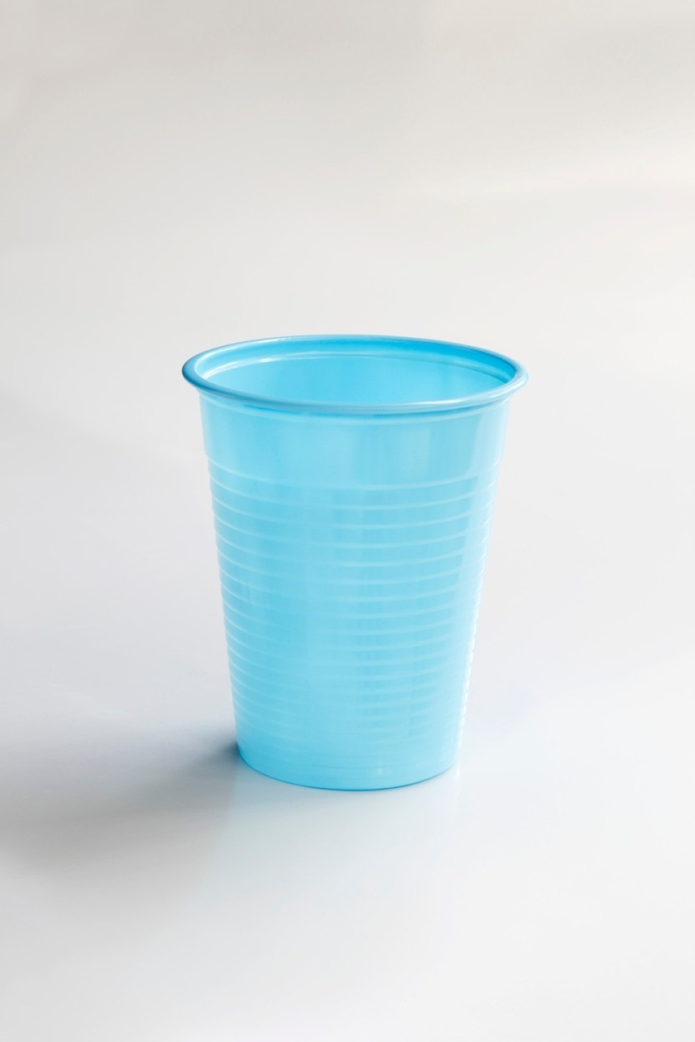 Zabranili plastične čaše i tanjire