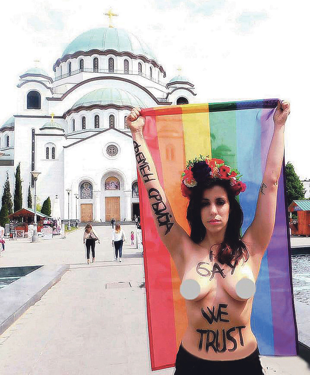 Paradu ljubavi zasenio skandal ispred hrama!