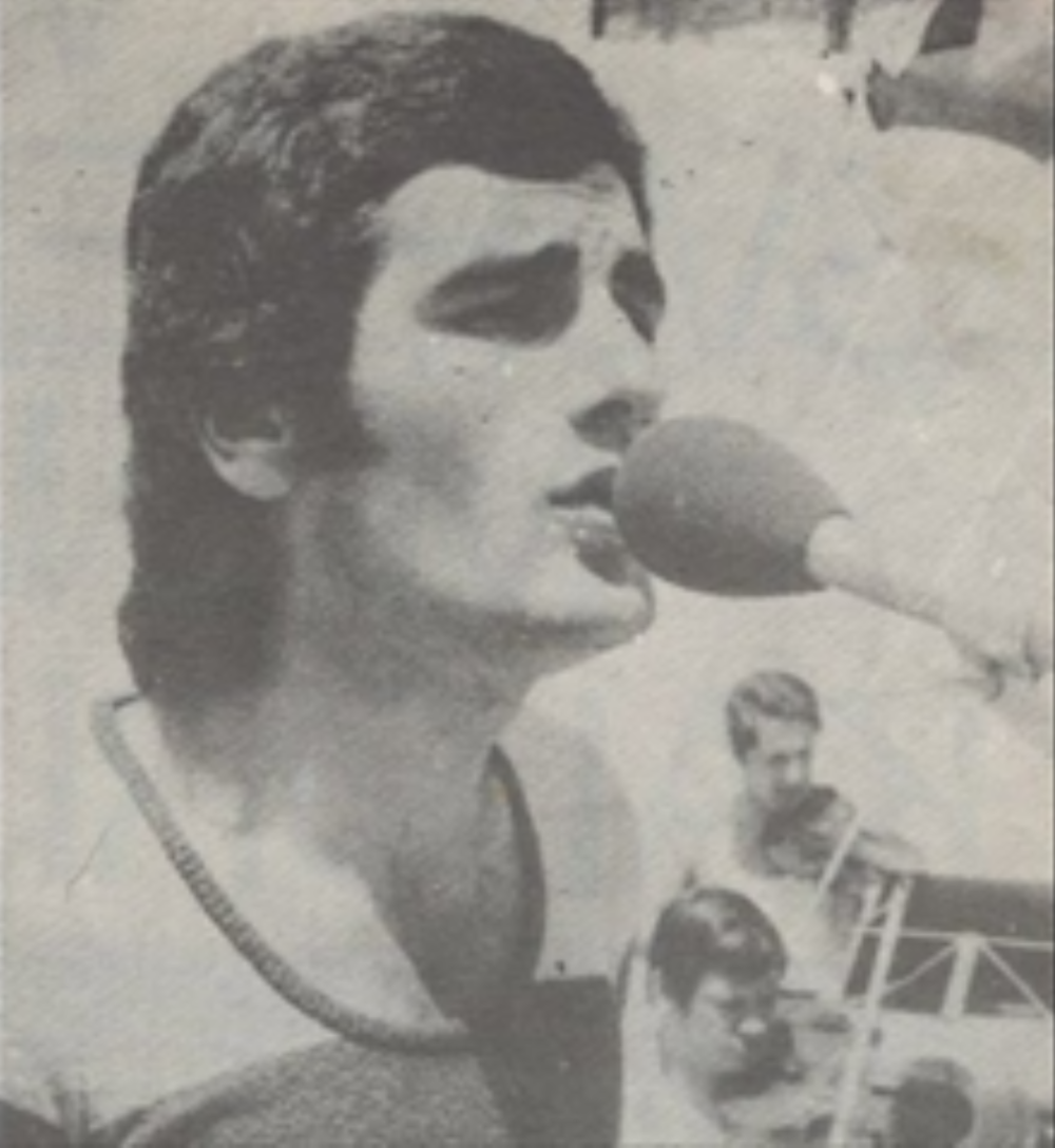 Prepoznajete li slavnog srpskog pevača s početka karijere?