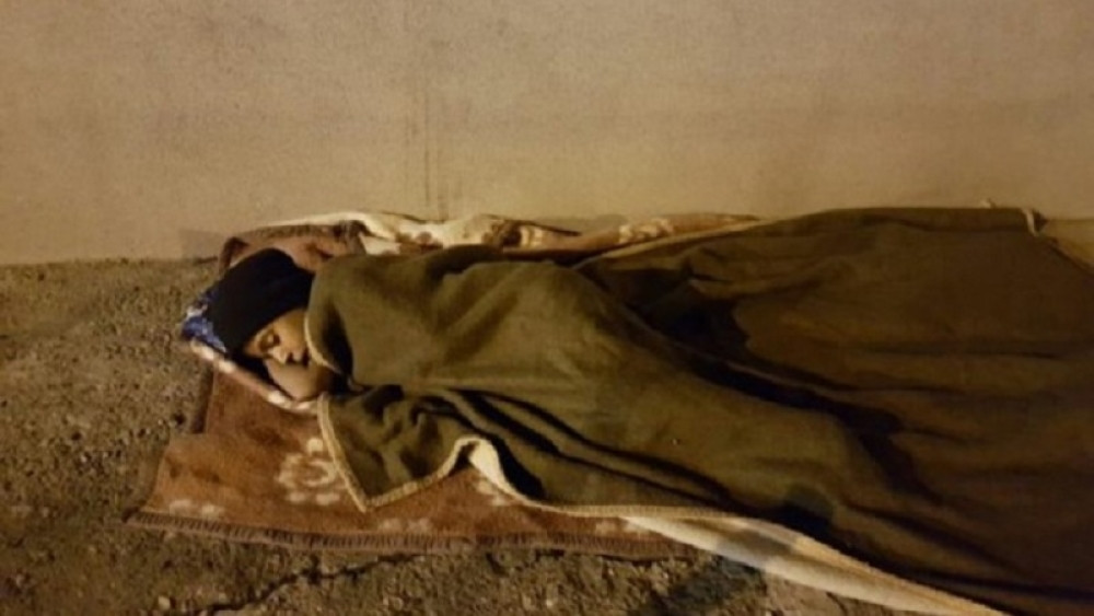 Devojčica (6) ostala bez majke, pa spava na ulici