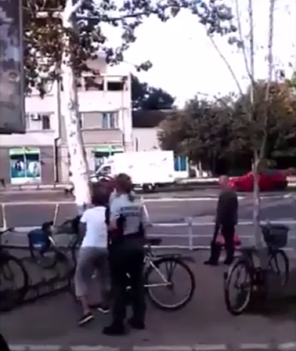 Komunalac ne da ženi njen bicikl!? (VIDEO)