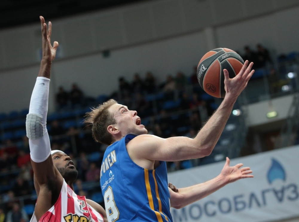 Pijani vozač naleteo na košarkaša Barselone