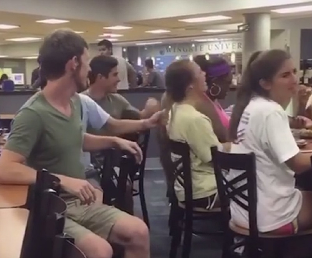 Maltretirao devojku, pa gorko zažalio! (VIDEO)