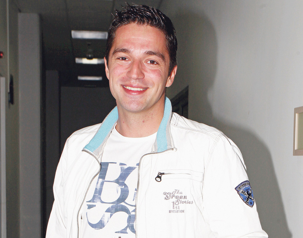 Vlada traži devojku putem sajta za upoznavanje!