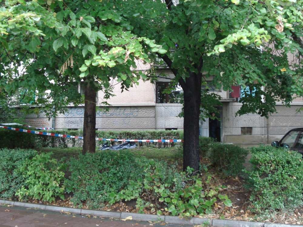 Starica se bacila s trećeg sprata