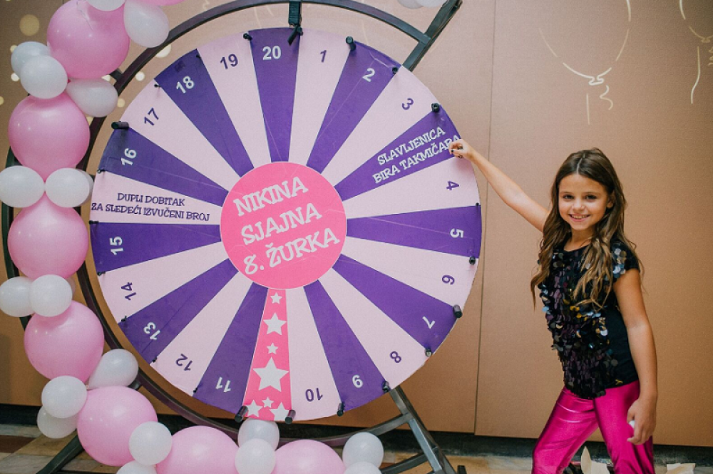 "Pinkova zvezdica" napravila neviđenu žurku (FOTO)