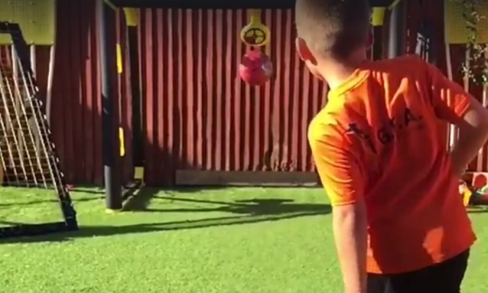 Ovaj klinac je novi Mesi, Ronaldo, Kaka, Ibra... (VIDEO)