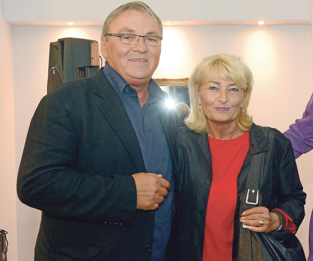 Kum odao Tomu pred suprugom