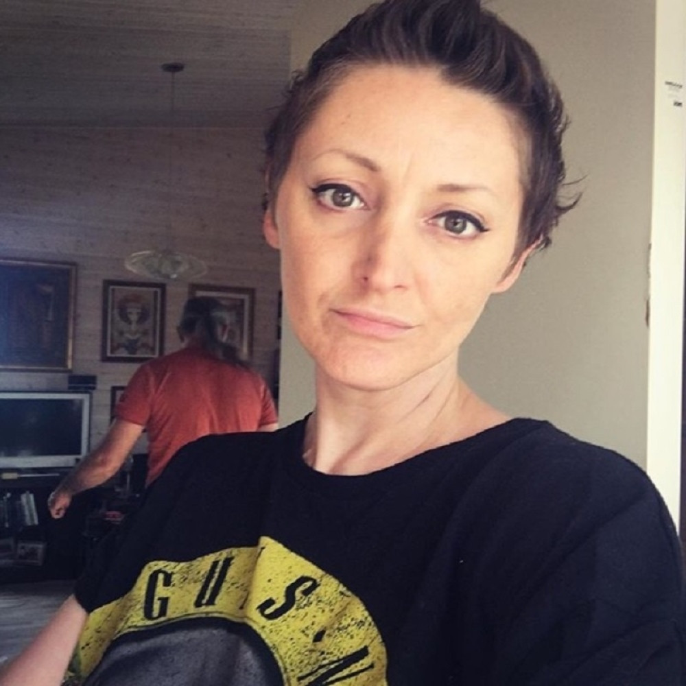 "Vrištim u sebi": Tri godine nakon smrti Done Ares, tuga majke pokojne pevačice ne prestaje!