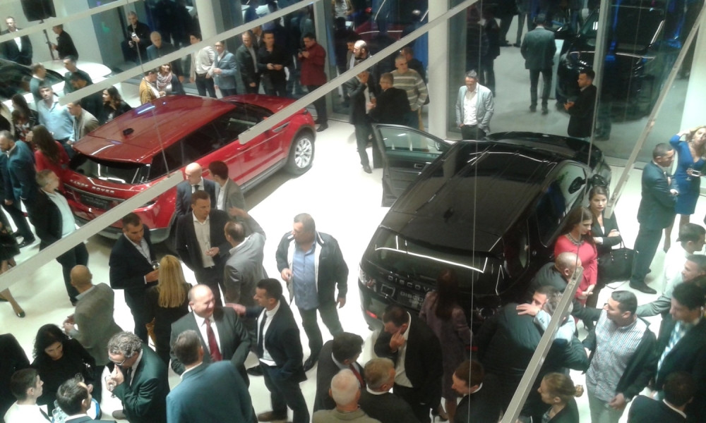 Jaguar juriša na region iz Srbije