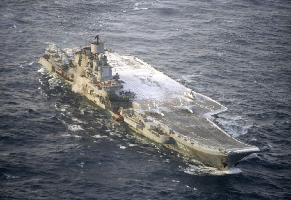 Su-33 skliznuo s "Admirala Kuznjecova"