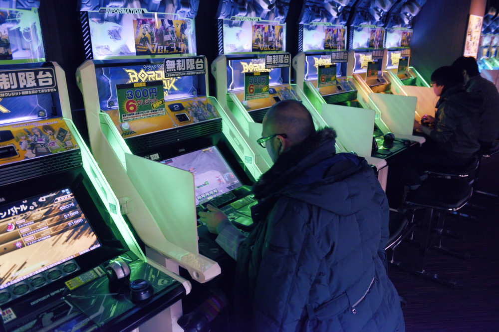 Potrošio pare na aparatima, pa prijavio da su ga napali