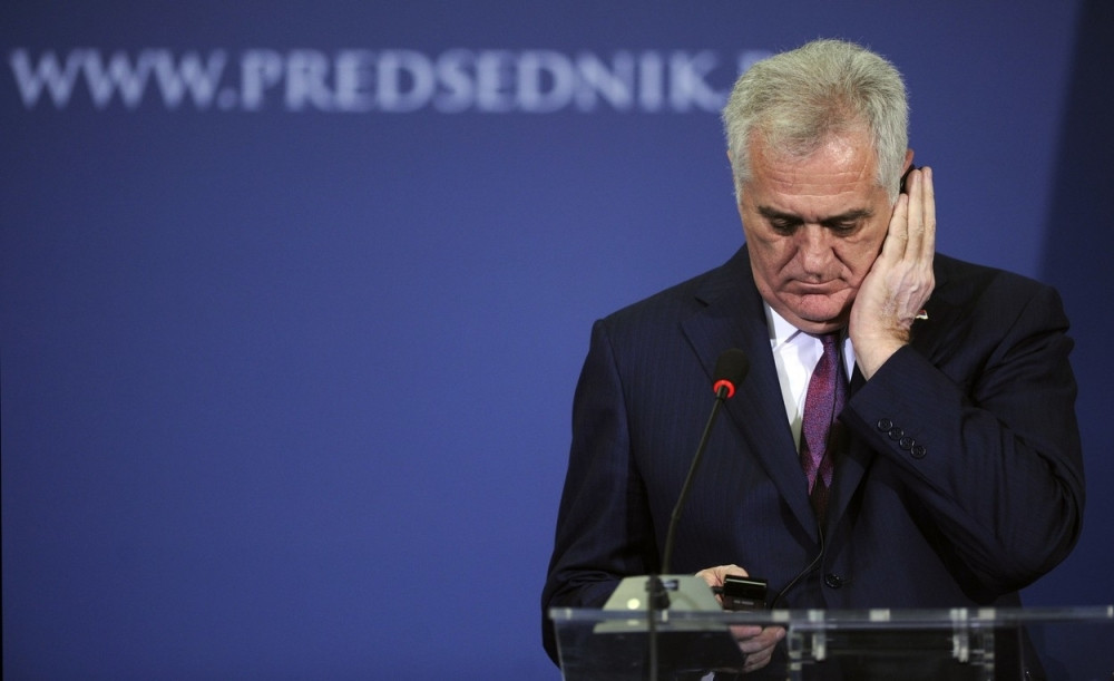 Halo, Tomo, nađi mi posao!