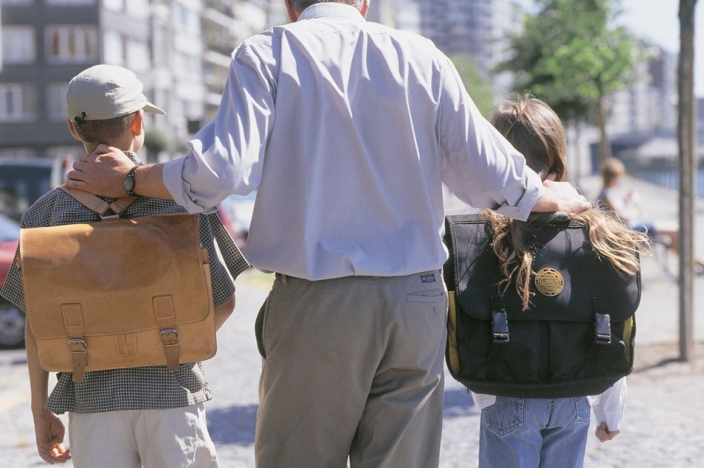 Velike promene u zdravstvenom osiguranju: Roditelji će biti uz decu tokom celog lečenja uz 100 odsto nadoknade!